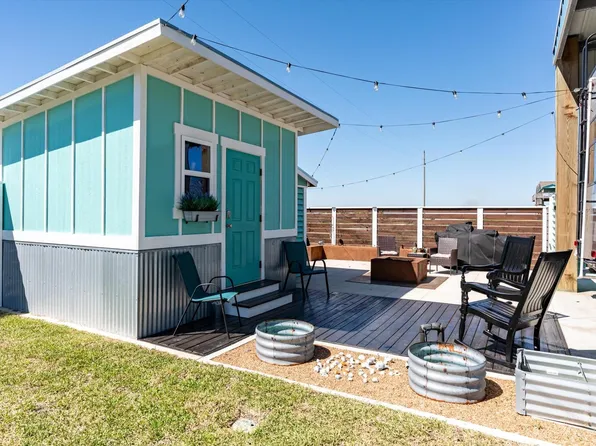 1137 Beach Front Dr, Gilchrist, TX 77617