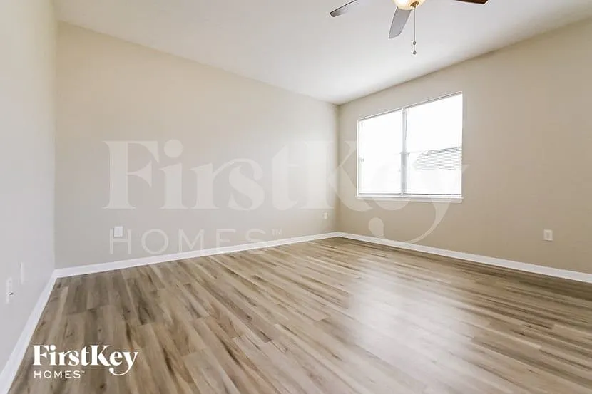 4 bed, 3.0 bath, 2231 sqft, $2,575 — Photo 2