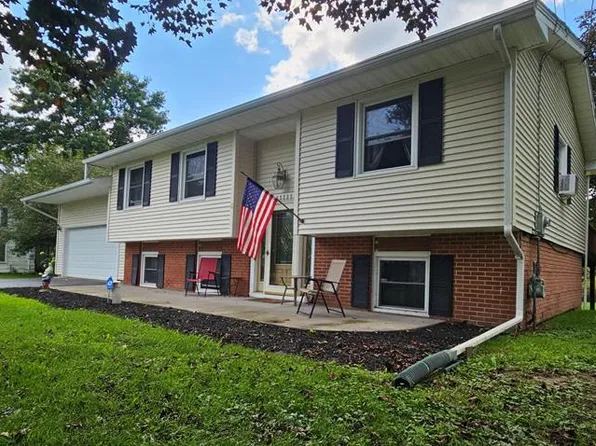 8 Carriage Cir, Elmira, NY 14903