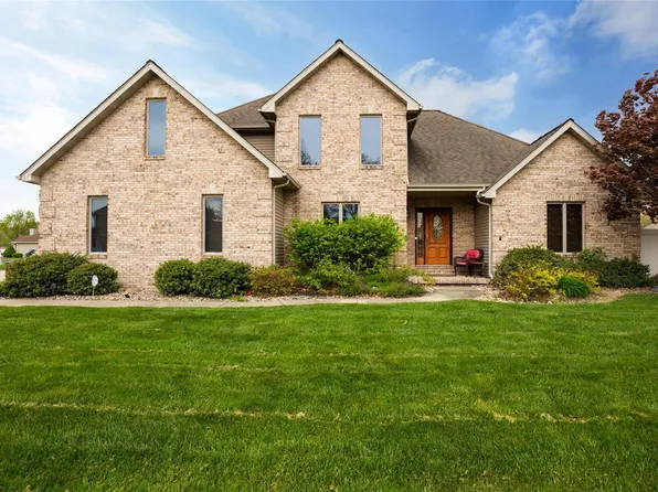 718 Stonecreek Dr, Staunton, IL 62088