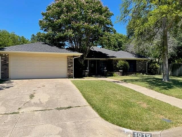 1st image of 1019 Birchwood Ln