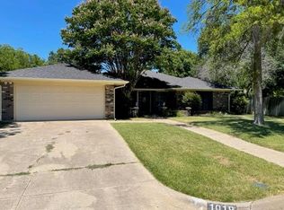 1019 Birchwood Ln, Mansfield, TX 76063