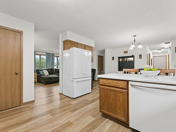 5th image of 430 9th St E