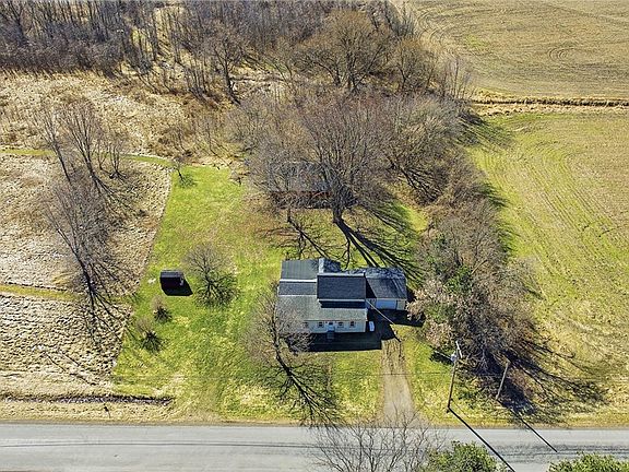 3rd image of 2572 Cowan Rd