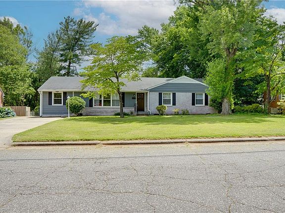 3rd image of 2509 Fairway Dr