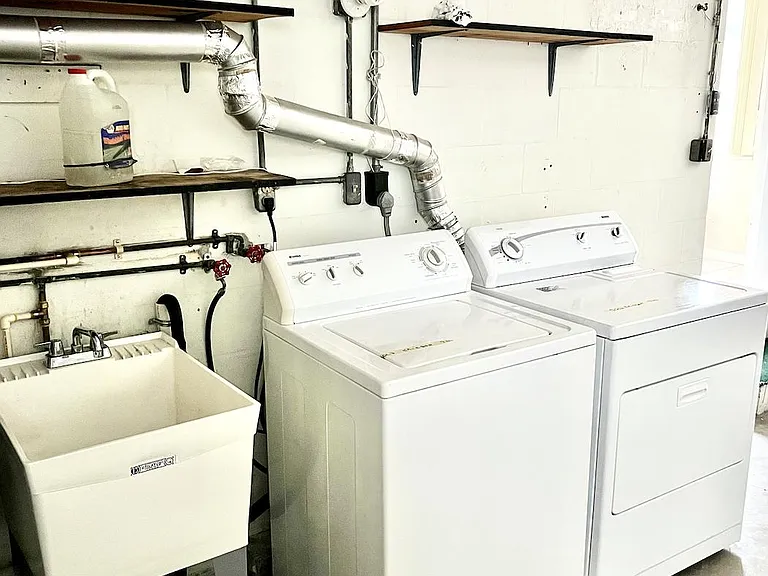 Shared Washer & Dryer with Upstairs Unit