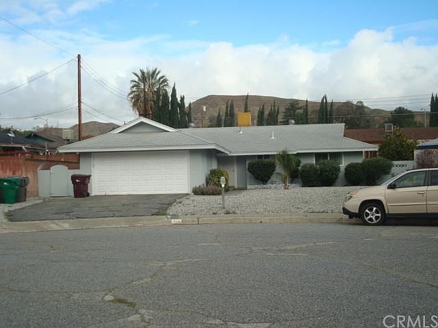 1st image of 916 Montclair Dr