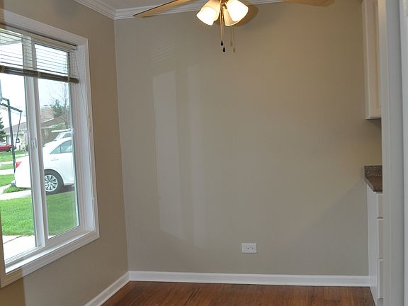 4th image of 2S550 Cynthia Dr