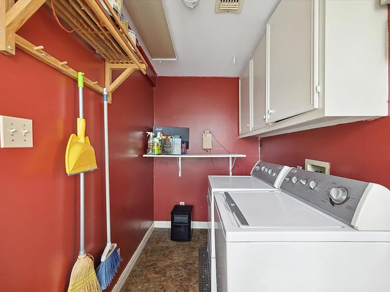 321 W 13th St — Photo 10