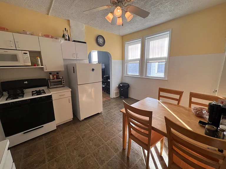 12305 Fairview Ct — Photo 11