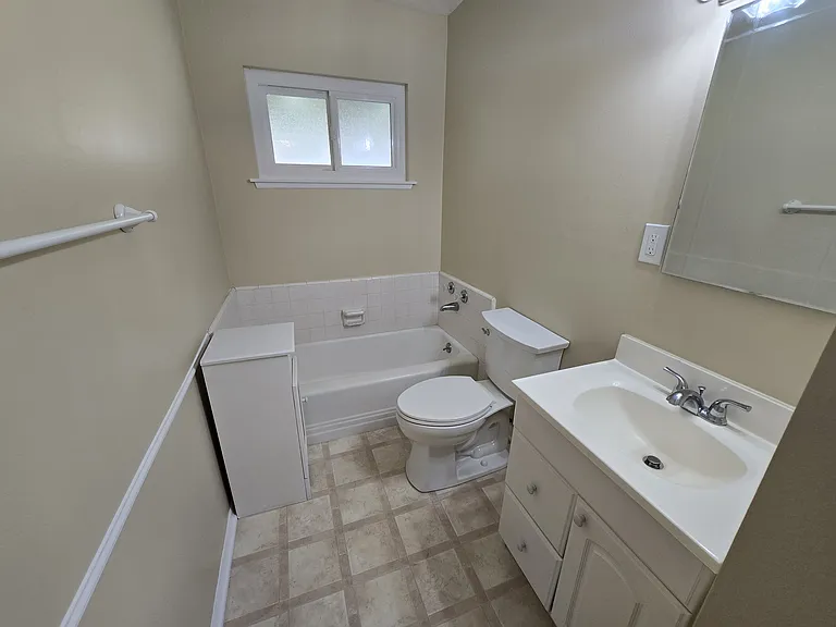 261 W Newburgh St — Photo 11