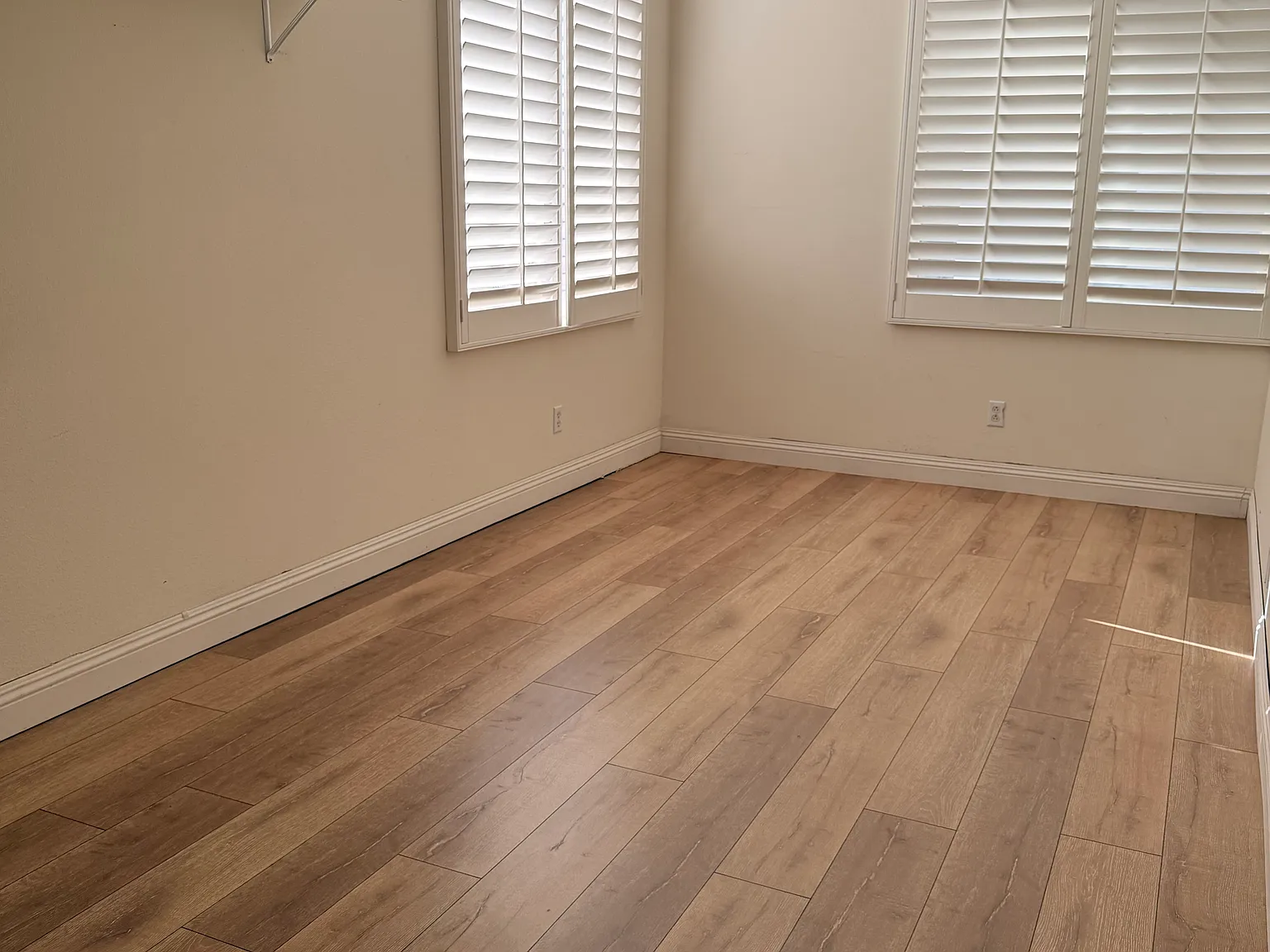 6 bed, 4999 sqft, $999 — Photo 3