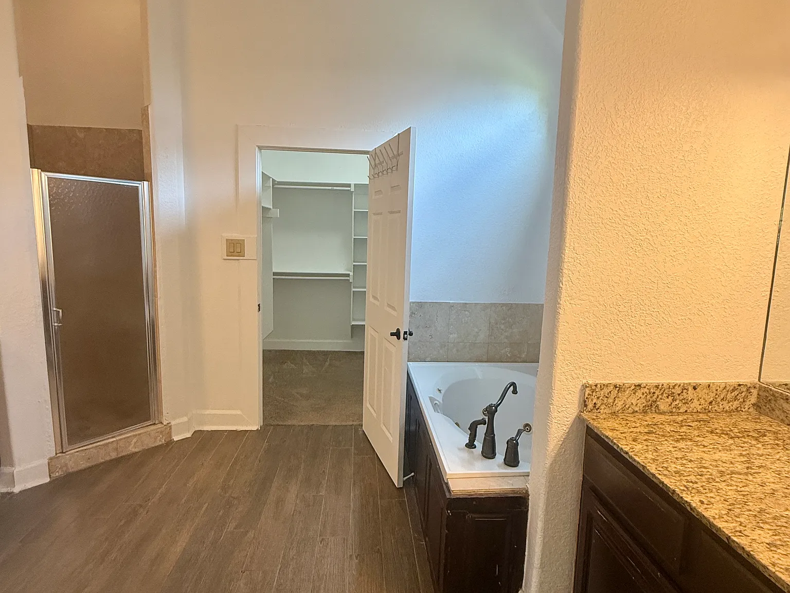 6 bed, 4183 sqft, $9,000 — Photo 4