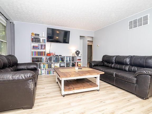 3rd image of 320 Morningside Dr