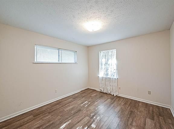 3rd image of 324 Enfield Cir