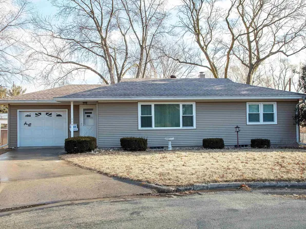 115 Iowa Ct SW, Waverly, IA 50677