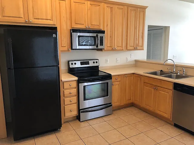 2610 Avondale Ct — Photo 2