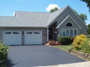 2 Margaret Dr, Wilbraham, MA 01095