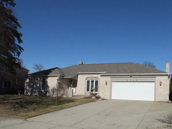 5352 Queensbury Dr SE, Kentwood, MI 49508