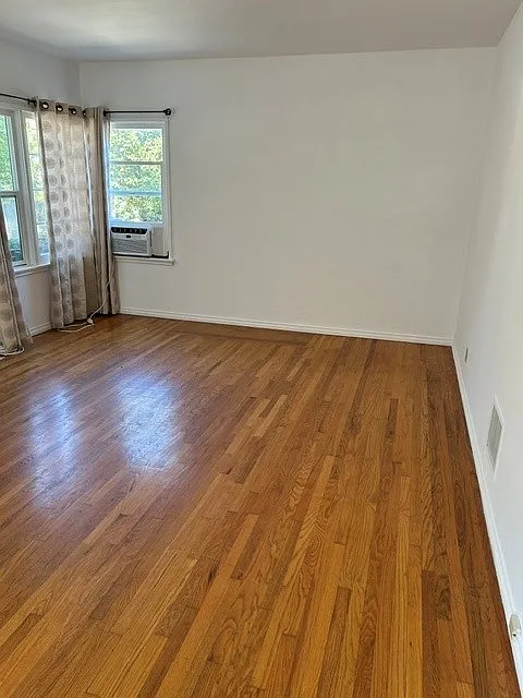 2 bed, 1000 sqft, $3,500 — Photo 3