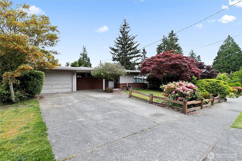 4th image of 3536 NE 94th Street