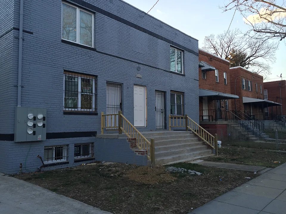 435 Lebaum St SE #2