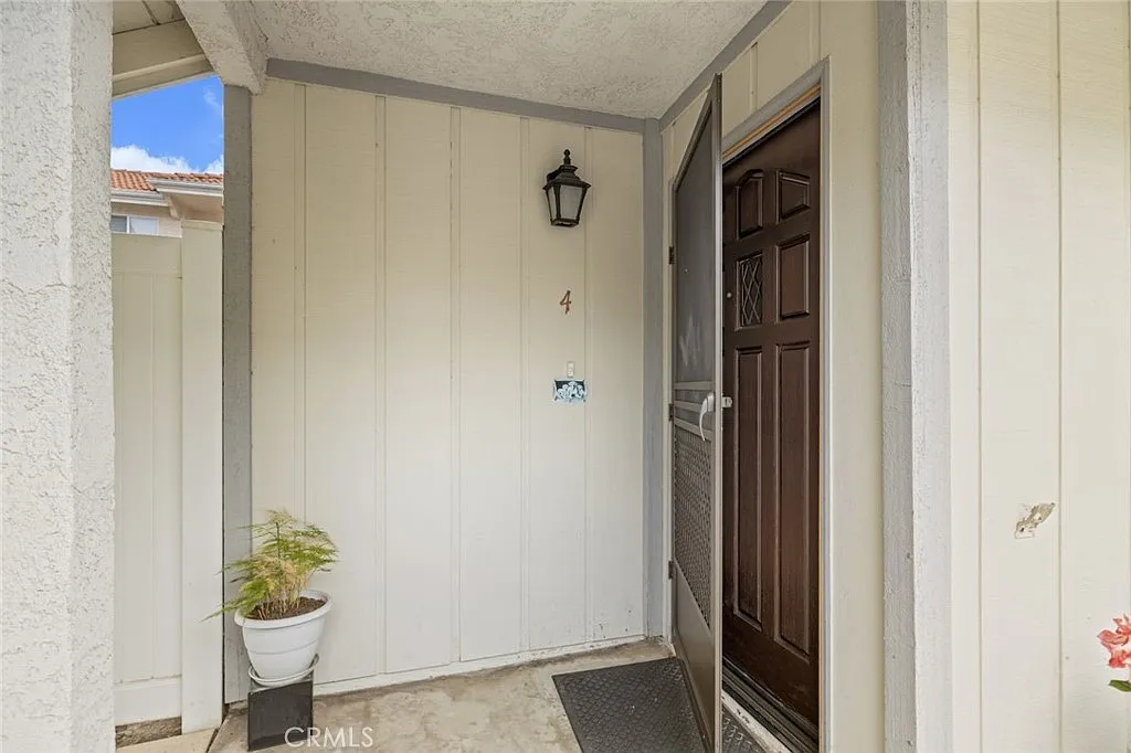 3 bed, 2.5 bath, 1618 sqft, $3,650 — Photo 4