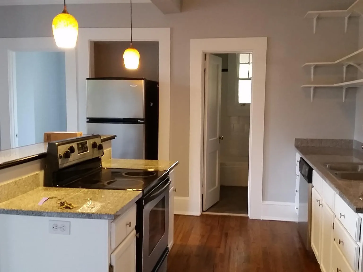 2 bed, 1100 sqft, $1,300 — Photo 2