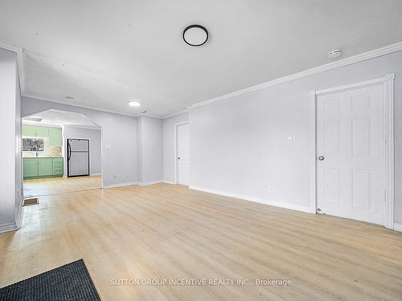 3rd image of 300 Metro Rd N