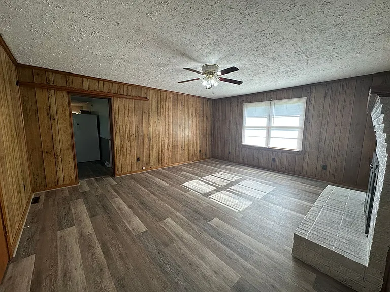 3564 Wards Rd — Photo 5