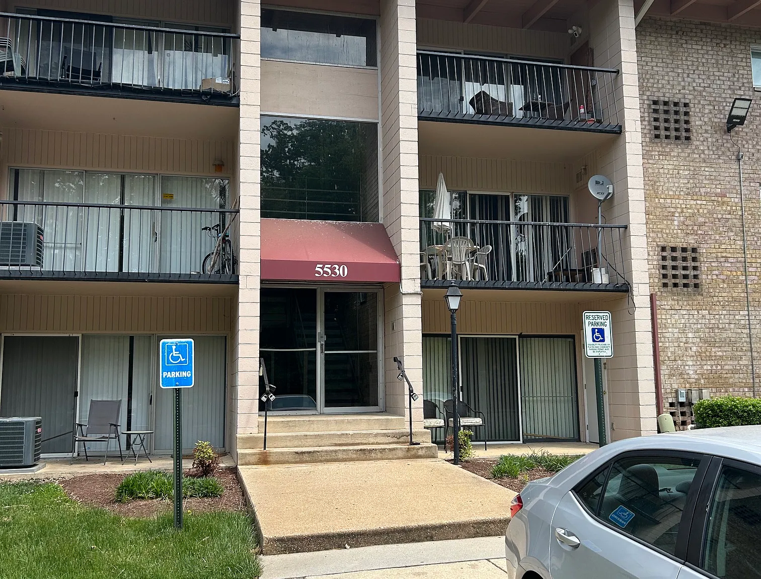 2 bed, 933 sqft, $1,900 — Photo 1