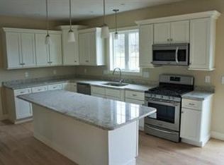 8 Burgess Farm Rd, Dracut, MA 01826