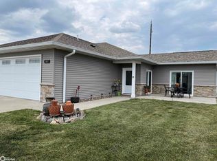 107 E Lincoln Ave, Fairfield, IA 52556