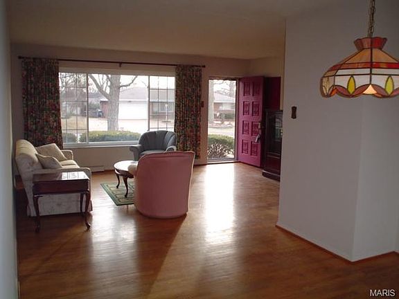 2nd image of 8937 Crest Oak Ln