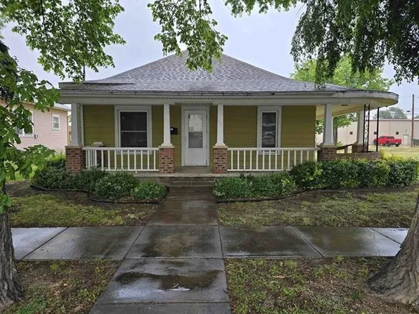 111 E 5th St, Hays, KS 67601