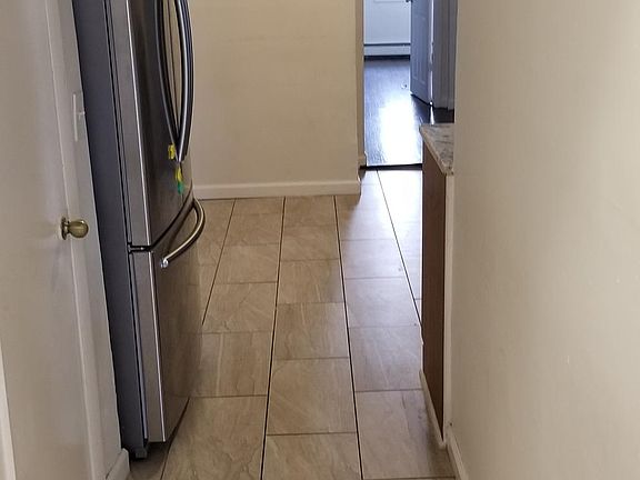 4th image of 630 Bramhall Ave #1