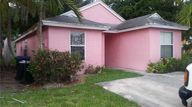 1st image of 802 SW 9th St