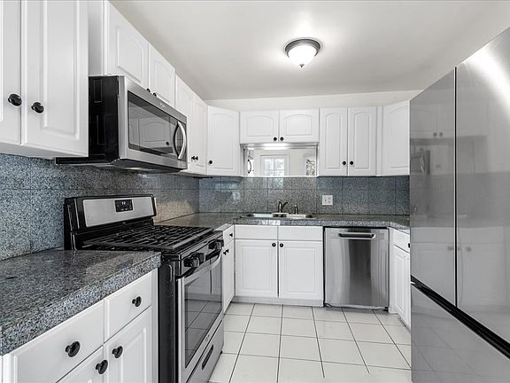 3rd image of 3538 Curlew St #40