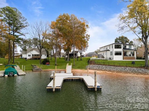 240 Shoreline Loop, Mooresville, NC 28117