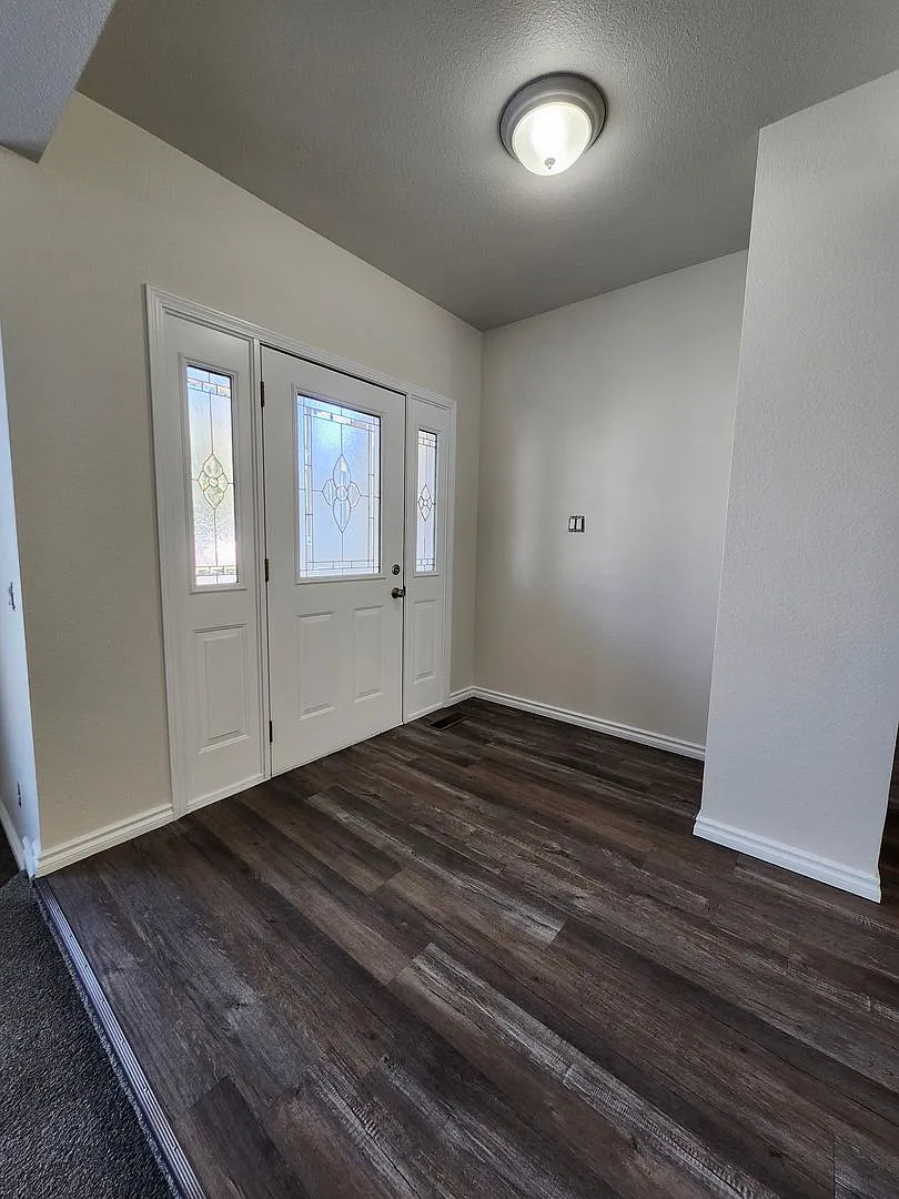 Beautiful Tri Level Home w/RV or Trailer Parking! — Photo 3
