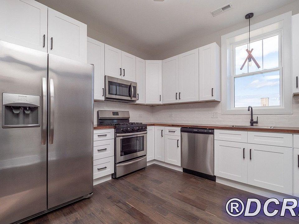 1st image of 4744 N Rockwell St #3
