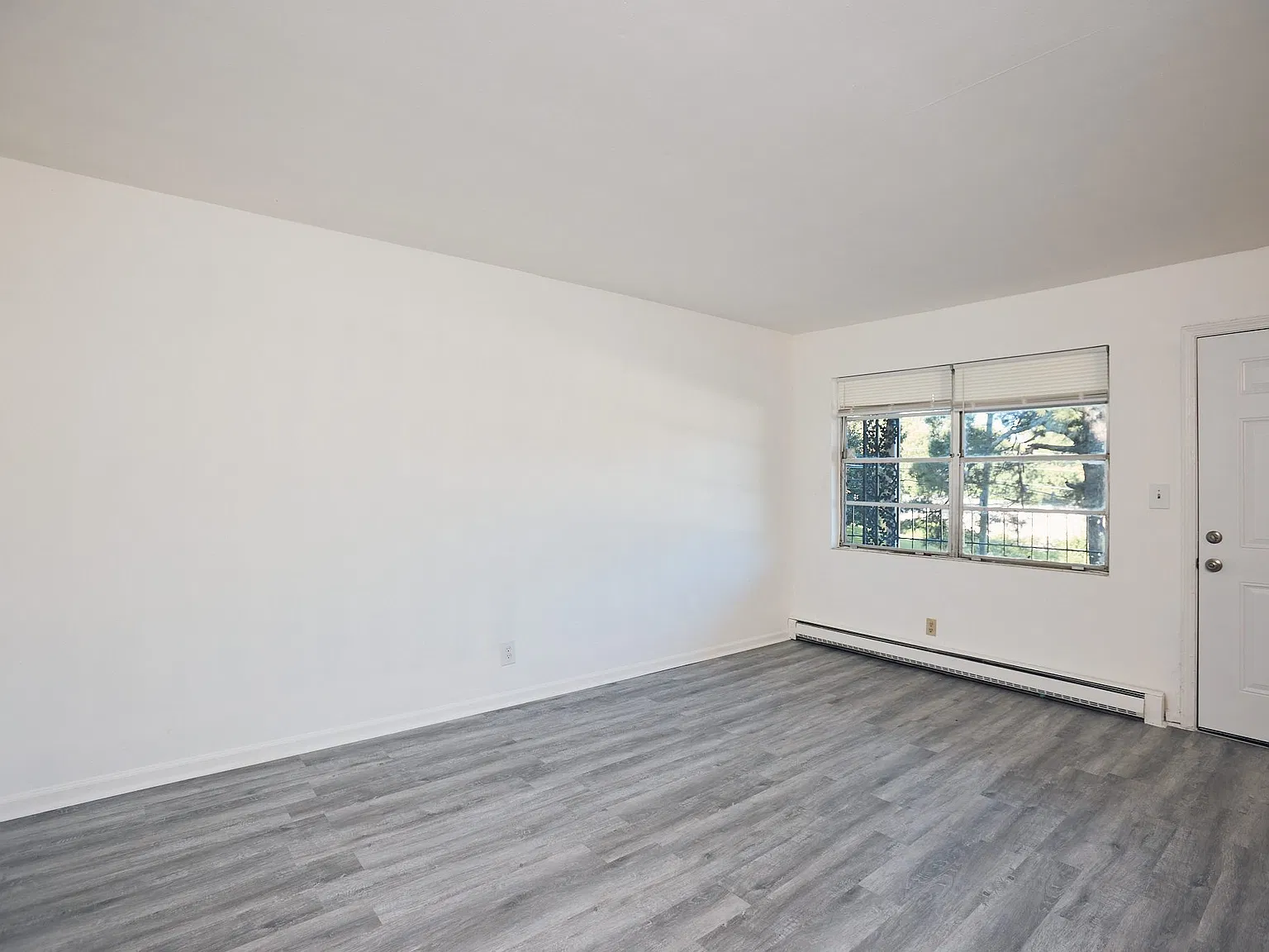 1214 Woodland Avenue Northeast — Photo 2
