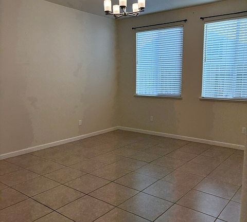 4th image of 651 Pinelli Dr