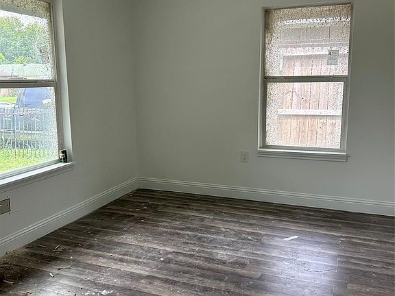 3rd image of 4234 Howcher St