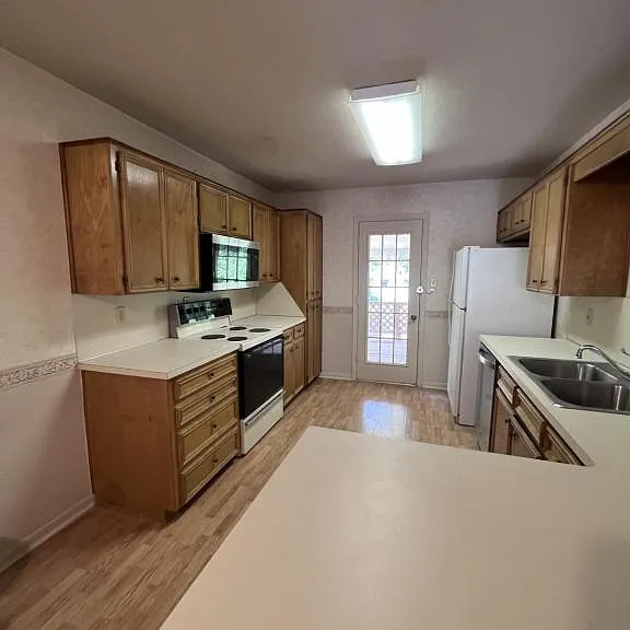 2104 Terrace Dr — Photo 10