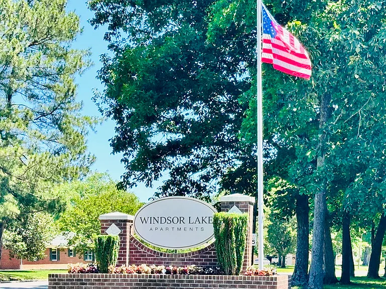Windsor Lake Apartments — Photo 14