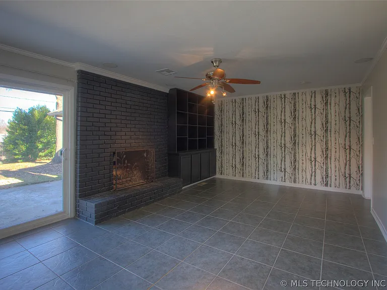 6635 E 54th St — Photo 2