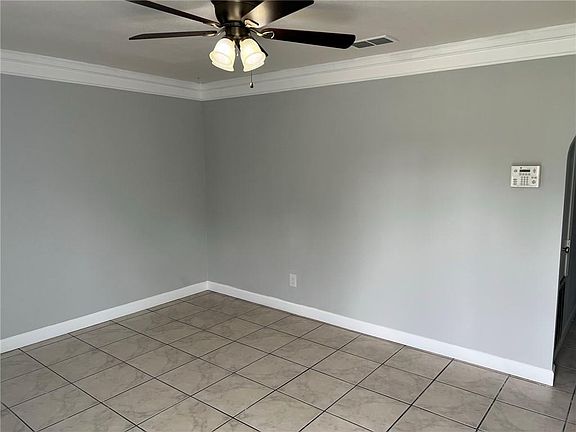 3rd image of 1104 Sandalwood Dr
