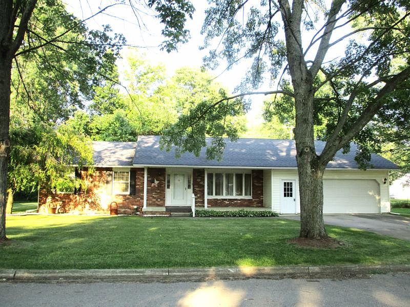 1st image of 260 Bennett Dr