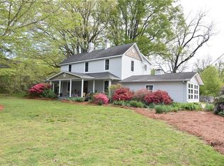 2425 Spicewood Dr, Winston Salem, NC 27106